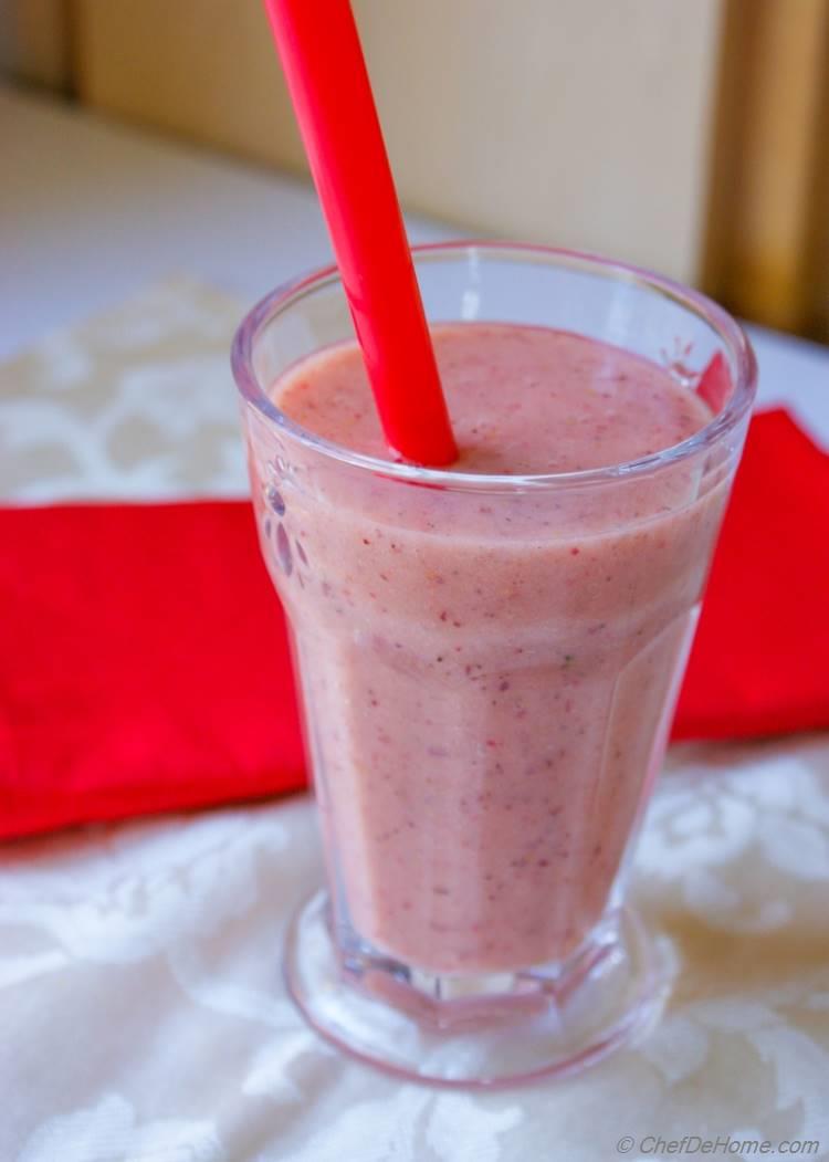 Skinny Strawberry-Banana Breakfast Smoothie